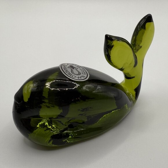 Vintage Pilgrim Handblown Glass Whale Paperweight - Picture 4 of 8